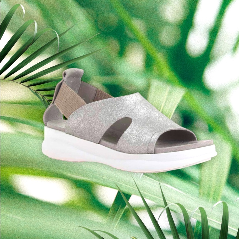OTBT Whitney silver gray sandals women’s shoes size 9.5